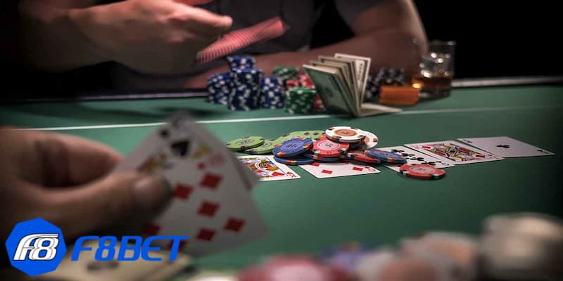 Sắp xếp bài trong cách chơi poker online